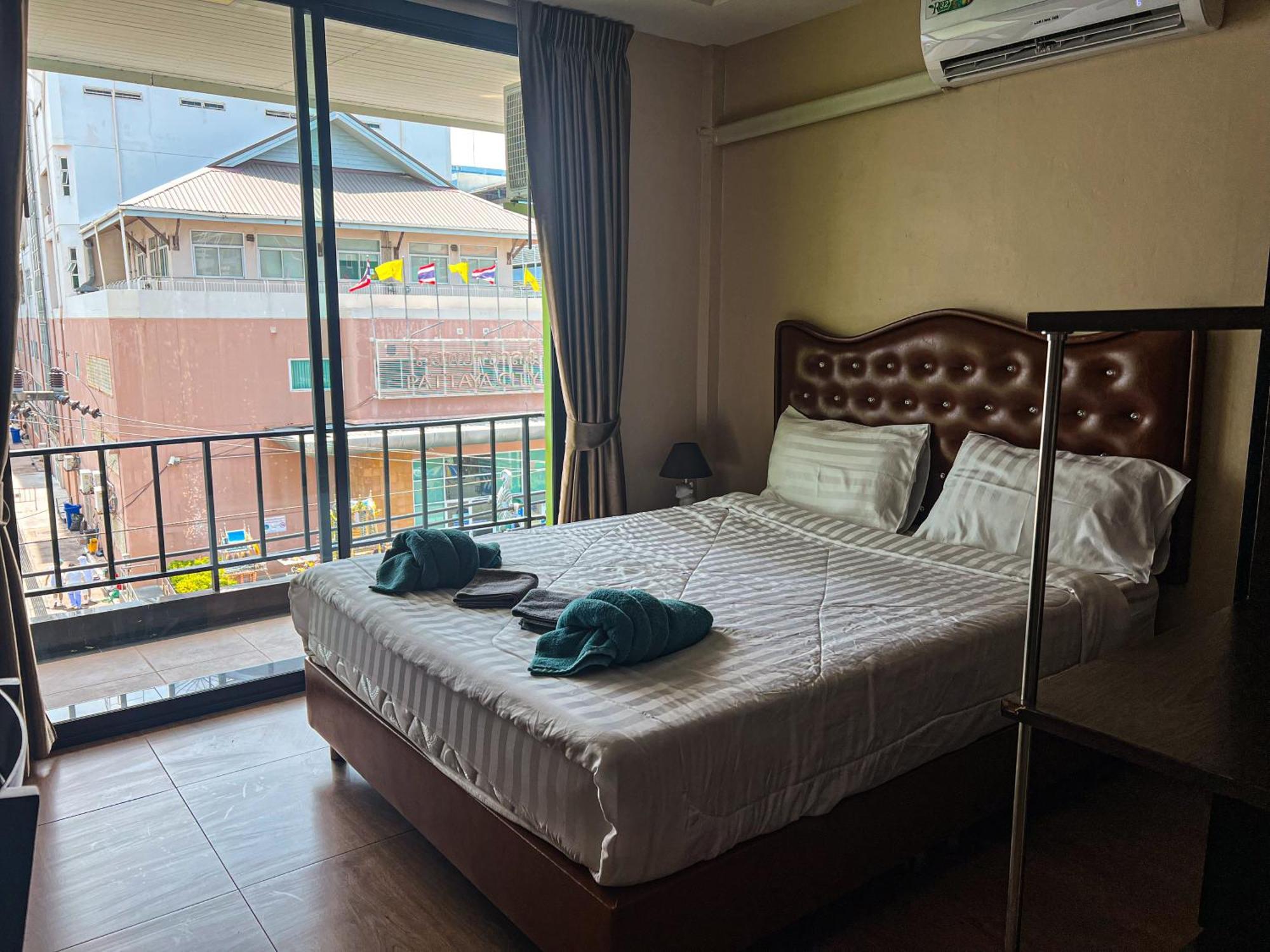 Smyrna Apartment Pattaya Bagian luar foto